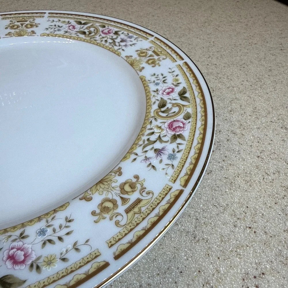 VTG Set of 2 Wallace Heritage Daphne Fine Porcelain China Plates Roses Gold Rim